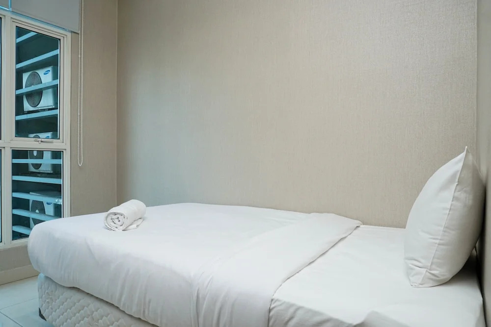 Modern 1BR Good City View Central Park Apartment By Travelio