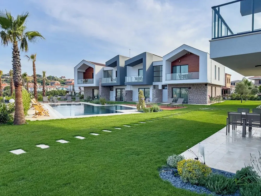 Lodhous Cunda Pool Residence