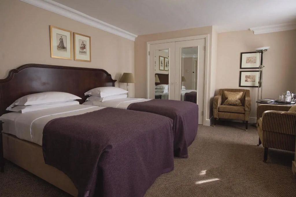 Macdonald Bear Hotel