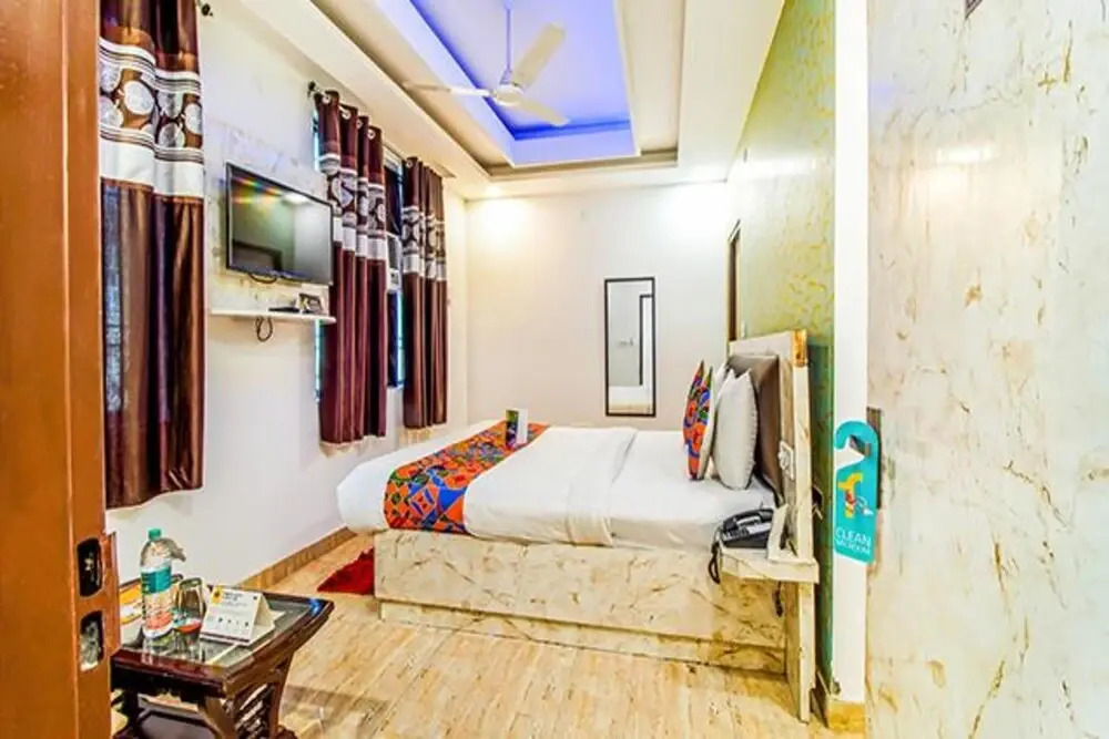 FabHotel Airlift