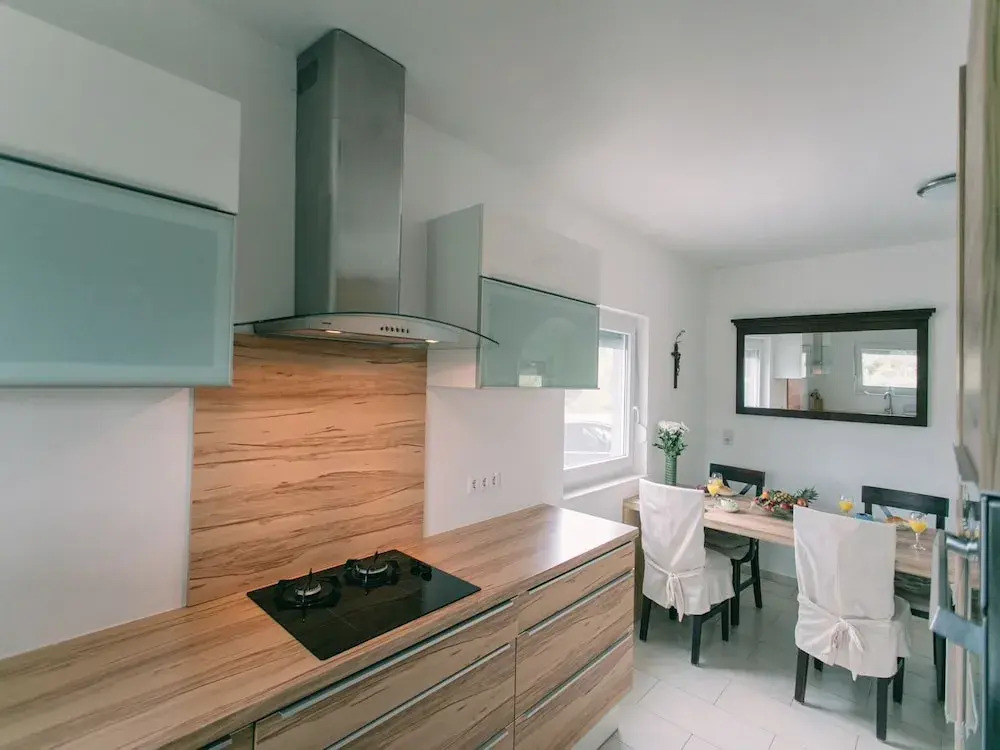 Modern Holiday Home in a Quiet Area, Private Pool, Lovely Roofed Terrace, BBQ