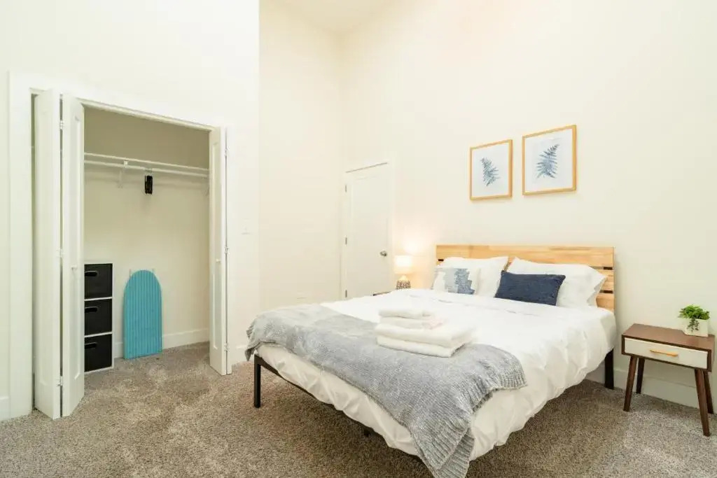 McCormick Place 420 friendly 3br-2ba in Downtown Chicago with optional parking for 8 guests