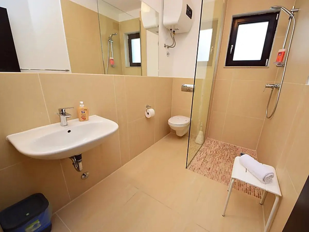 Lozna Residence 32551
