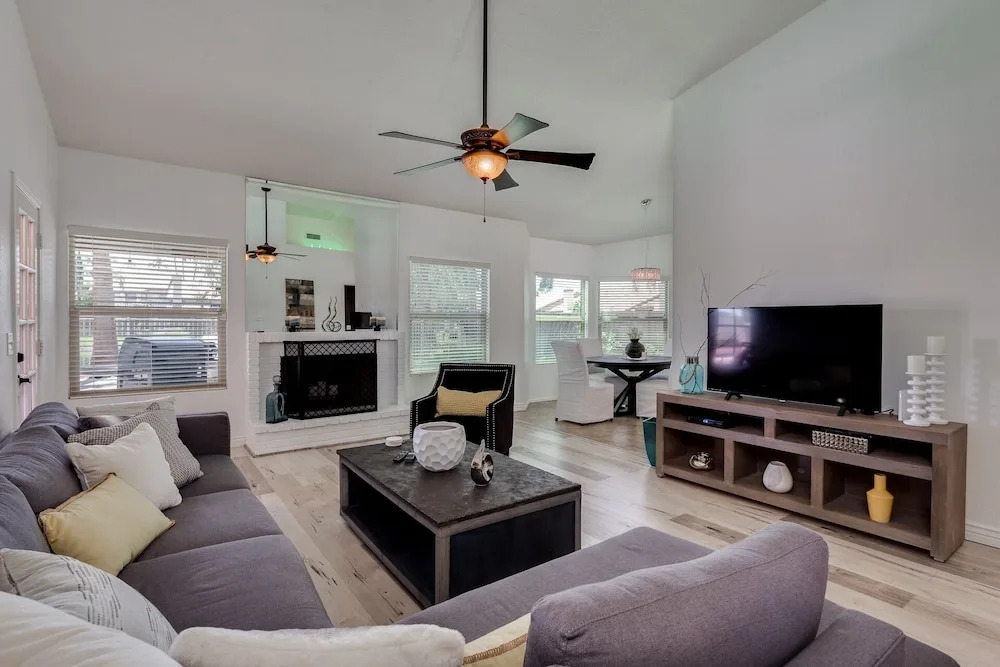 Updated waterfront home w/ private Heated pool & garage. Near Arrowhead shops! by RedAwning, Glendale