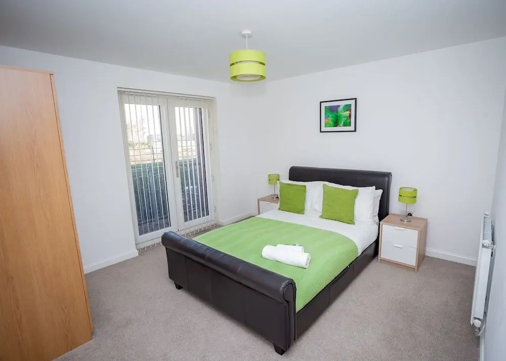 Chelsea Suites Central Milton Keynes - Sleeps 4