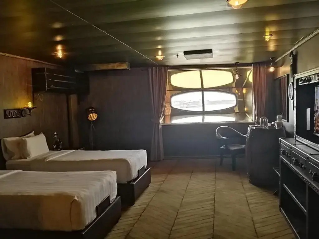 Vintage Luxury Yacht Hotel