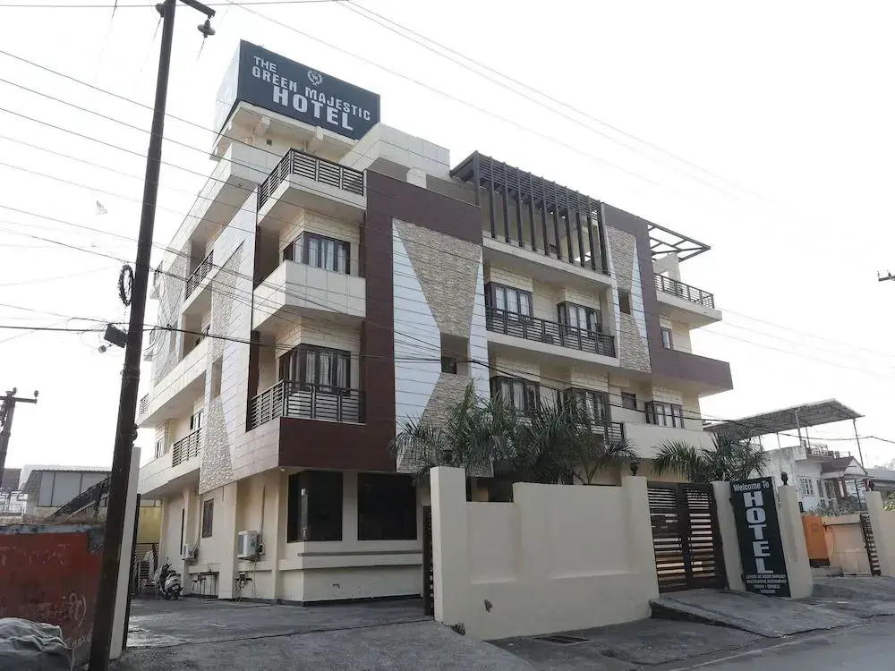 OYO 10380 Hotel The Green Majestic
