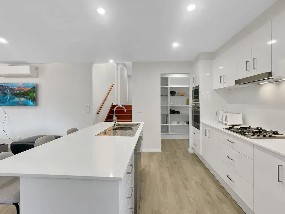 Spacious 4-bed House Near Batemans Bay Centre