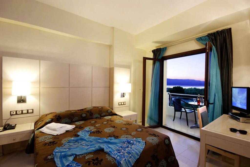 Theros Hotel