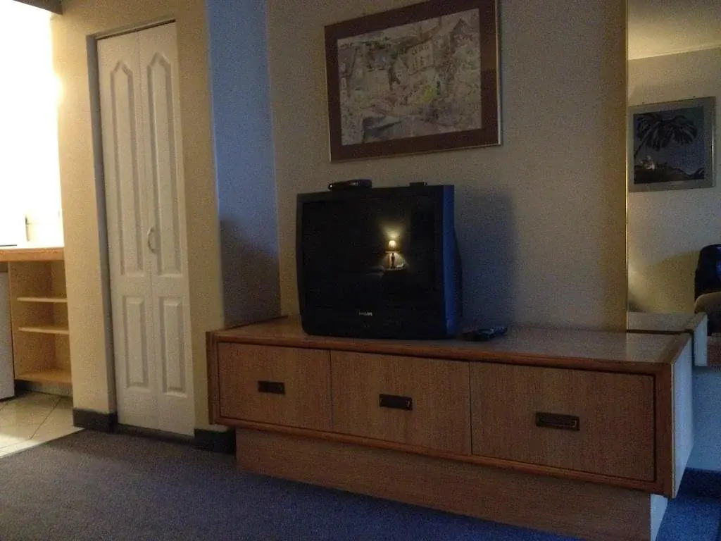 Airport Motel