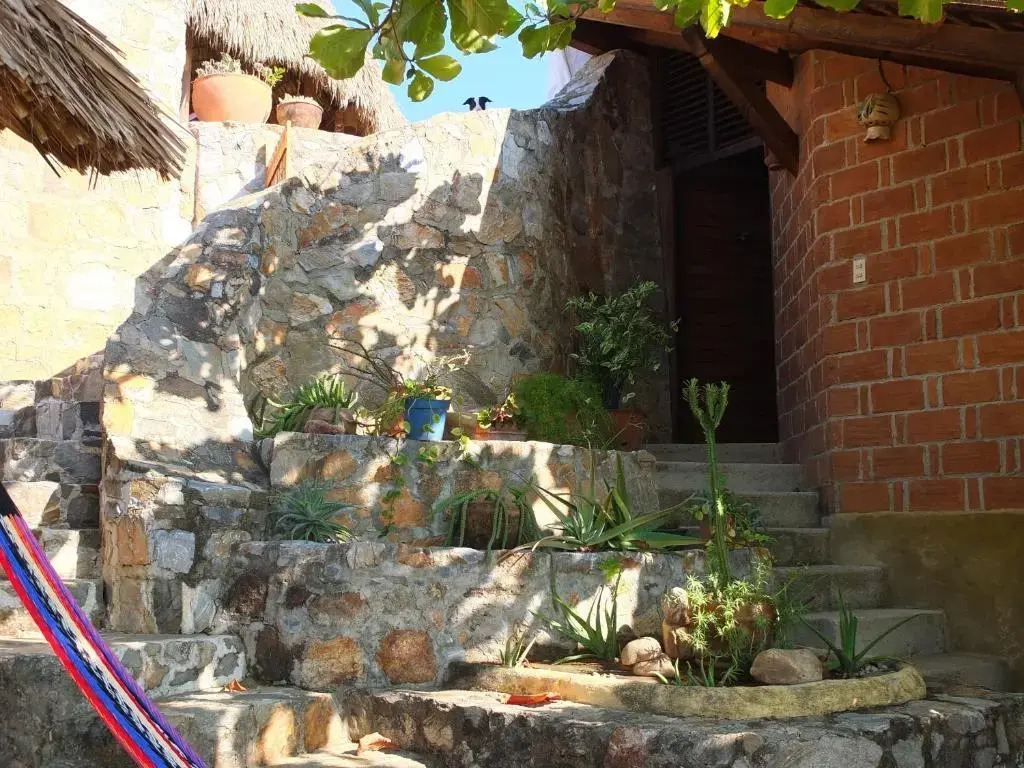 LA LOMA LINDA, Bungalows y Yoga