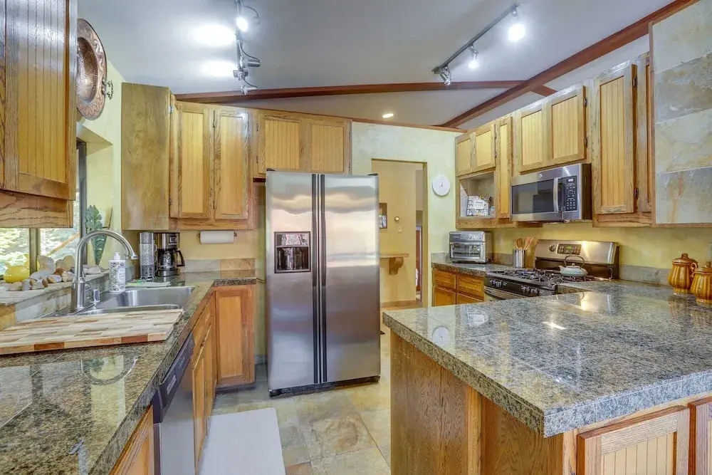 Spacious Tahoe Vista Cabin: Hot Tub, Walk to Beach