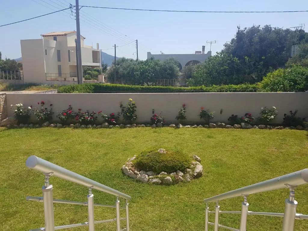 VILLA BY THE SEA VRAVRONA LOUTSA