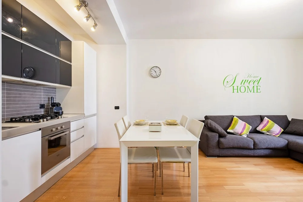 JOIVY Lovely Flat For 4 W/Balcony Near Porta Romana