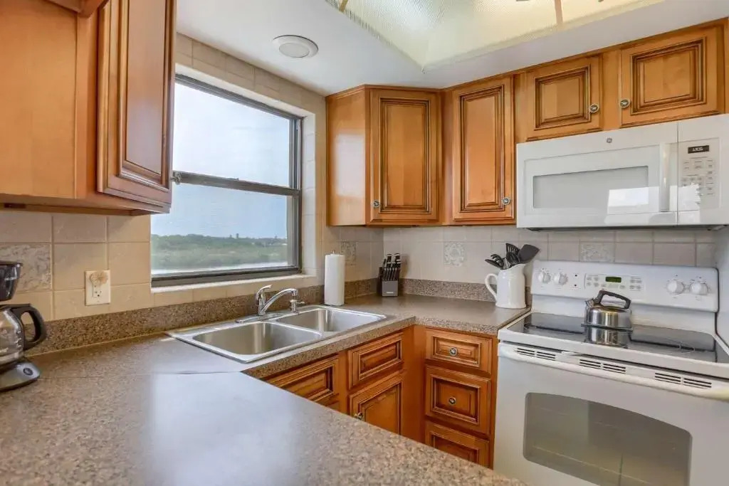 508 Bayshores Yacht & Tennis Club