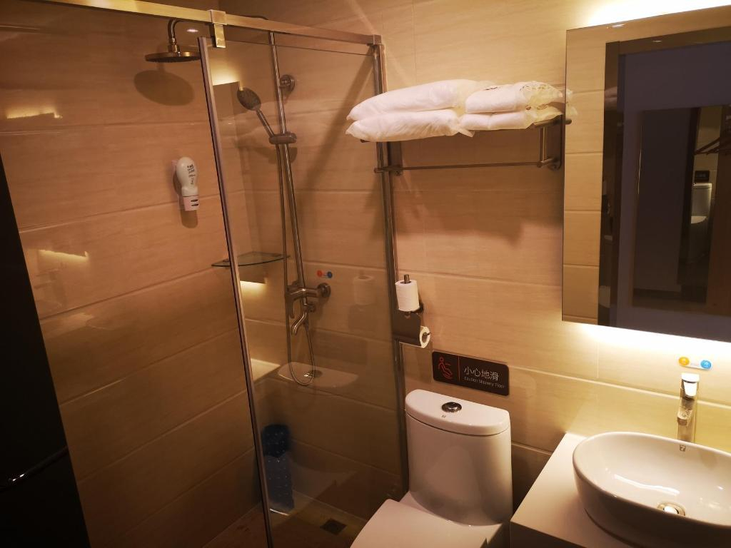 7-day Youpin Hotel (Beijing langxinzhuang metro station store)