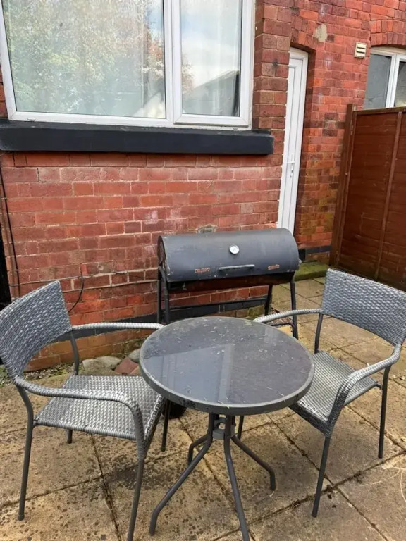 2 Guests
