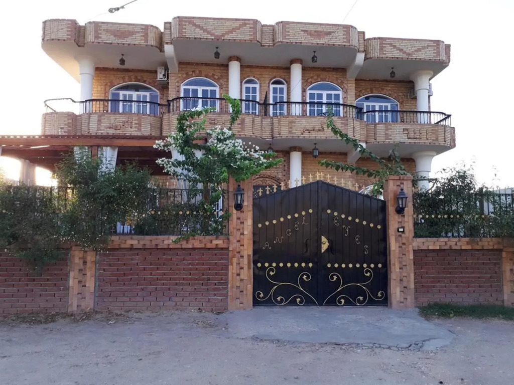 Angel Eyes House