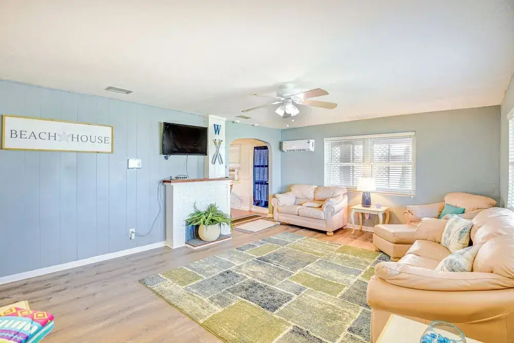 Ormond Beach Family Home: Walk to Ocean!