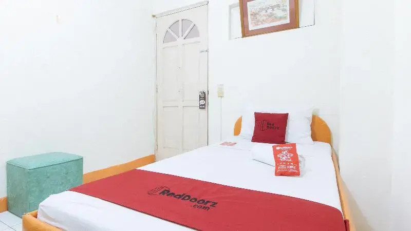Ramberry Hotel by RedDoorz