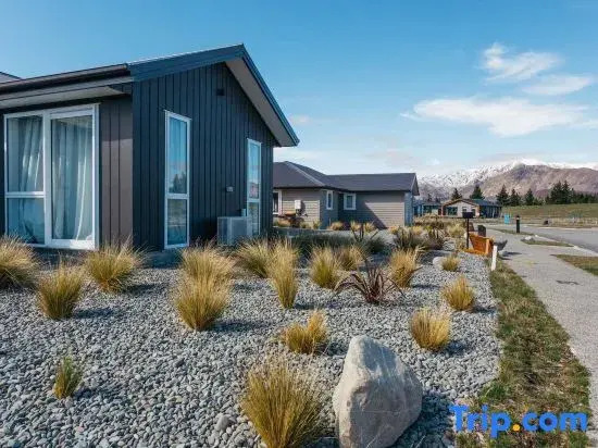 Tekapo LupinFaves Hoilday House