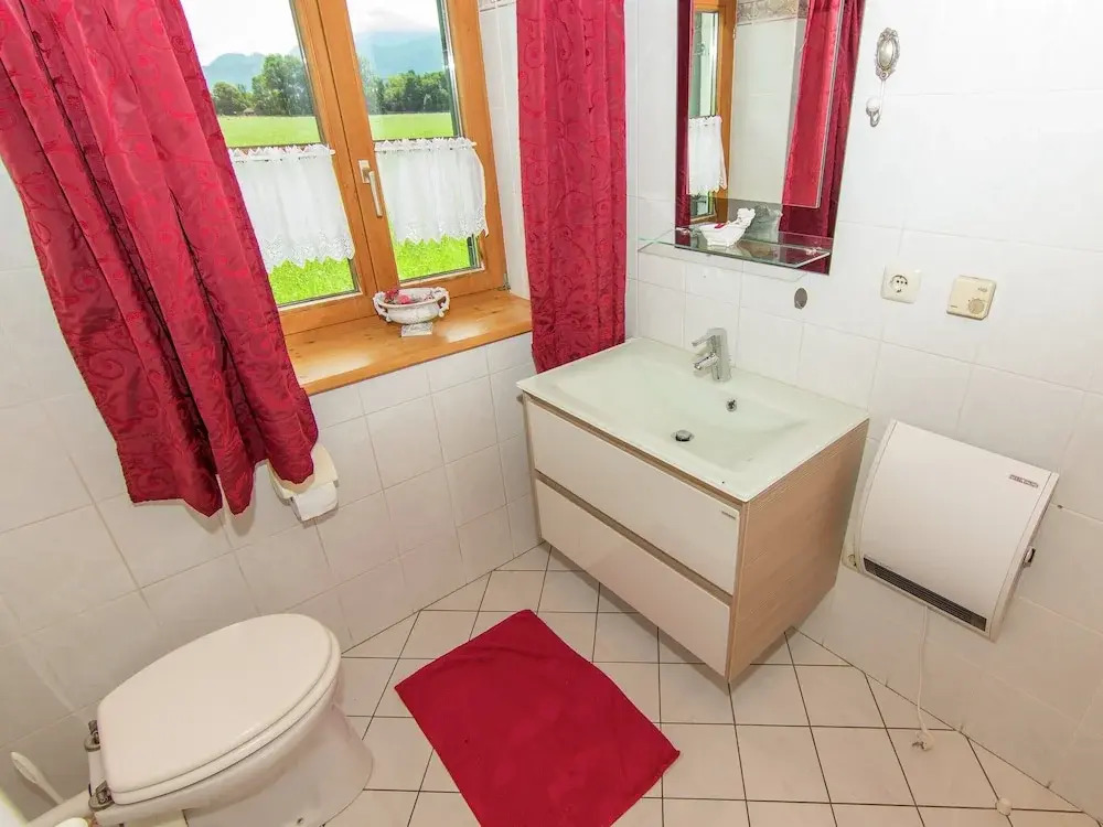 Alluring Holiday Home in Ubersee with Whirlpool