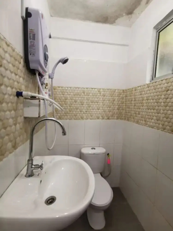 SPOT ON 89963 Sinurambi Homestay 2