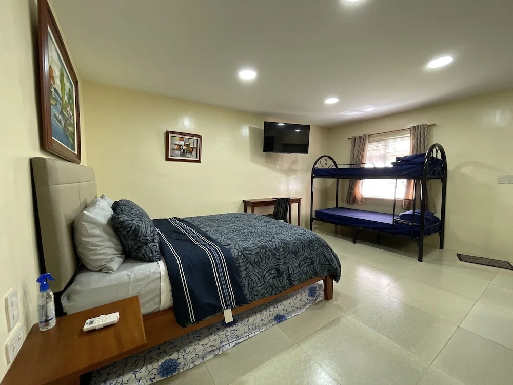 Montys Riverside View Resort