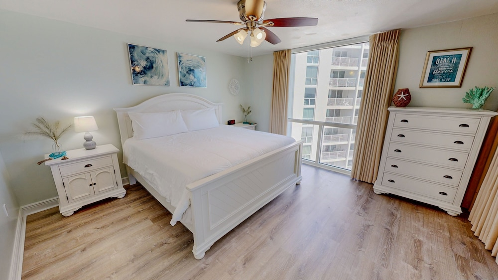 Shoreline Towers 2082 2 Bedroom Condo
