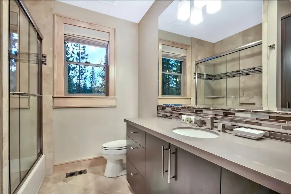 Redwood Lodge 7 Bedrooms 5.5 Bathrooms Home