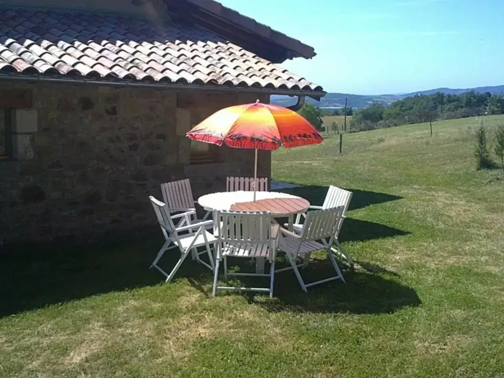 Gîte familial avec terrasse et animaux bienvenus - FR-1-496-145