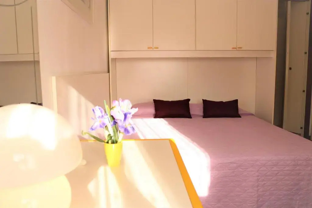 Bright sea Front Apartment With Balcony