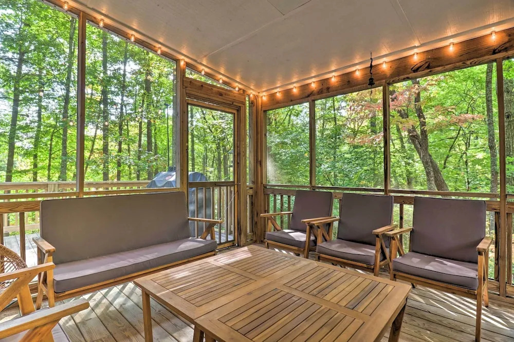 2 Mi to Sapphire Resort: Home w/ Hot Tub & Games