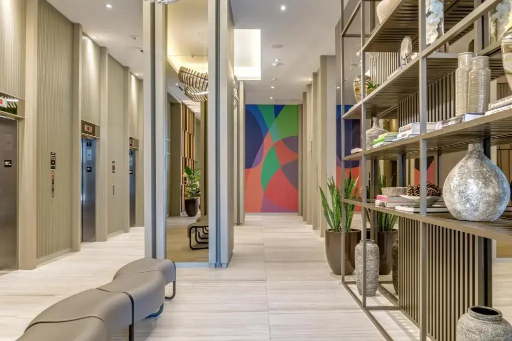 New2019 SW CornerSuite with WaterViews 9th Floor