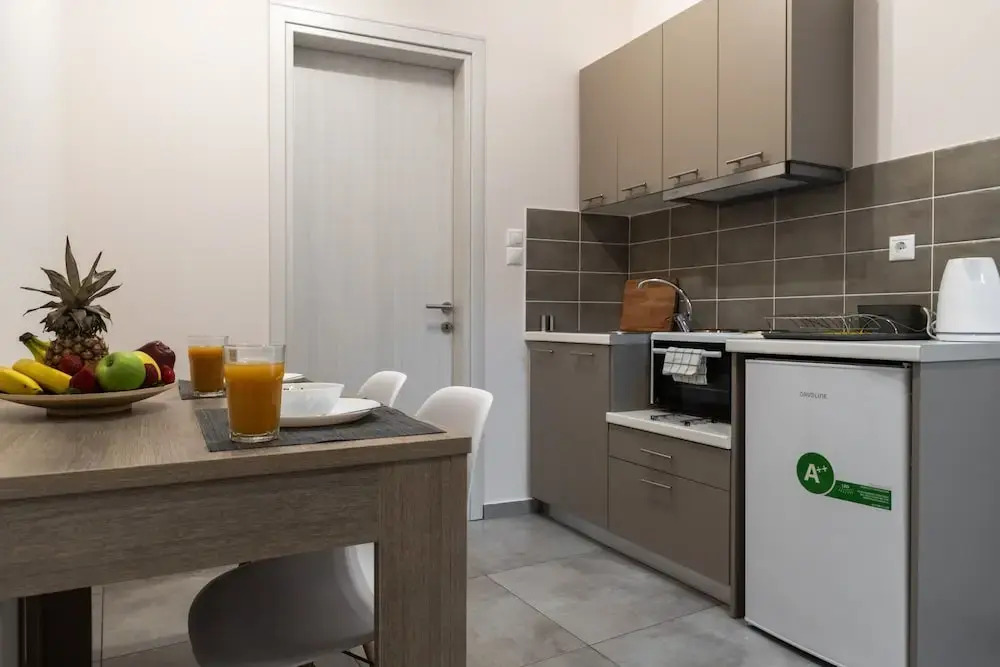 Alekos Apartments 2 Netflix, Self Check-In