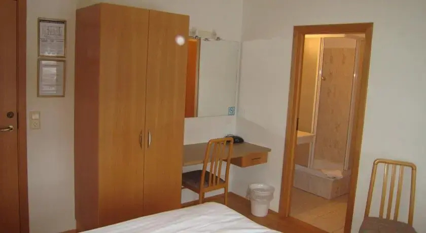 Leifsstadir Guesthouse