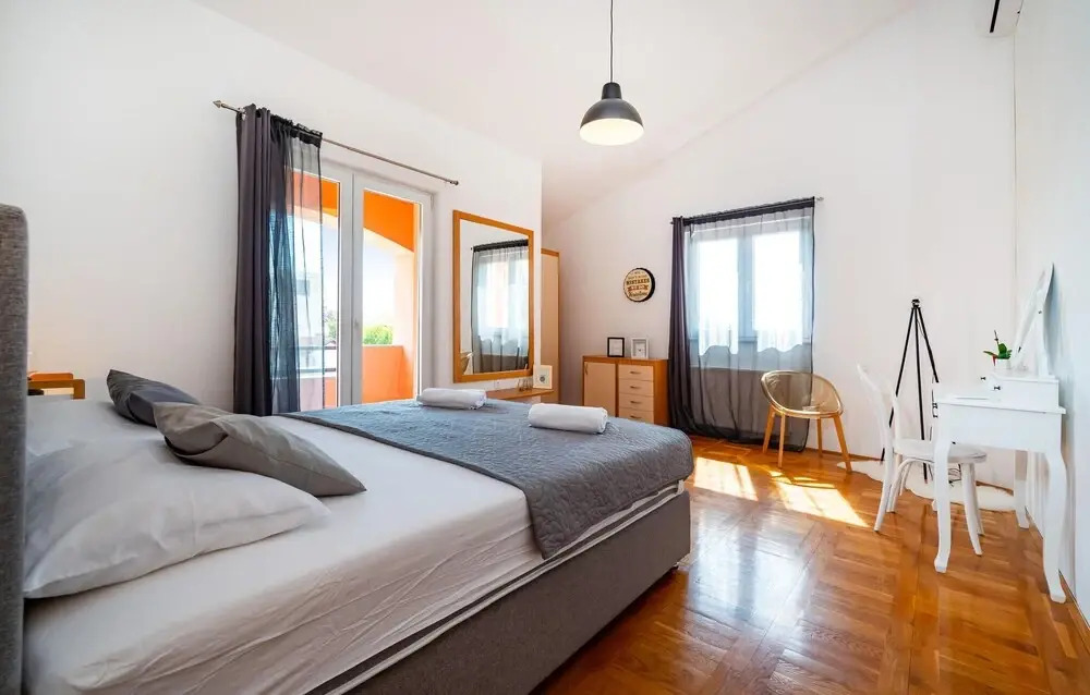 Beautiful Home in Zadar With 5 Bedrooms, Wifi and Outdoor Swimming Pool