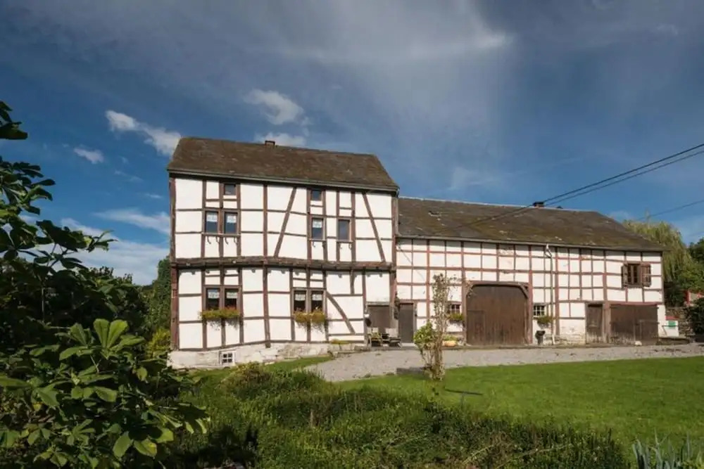 Quaint Chalet, Bernister