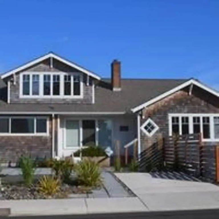 1881 Beach Dr