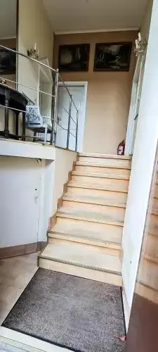 5 Stars High Hostel