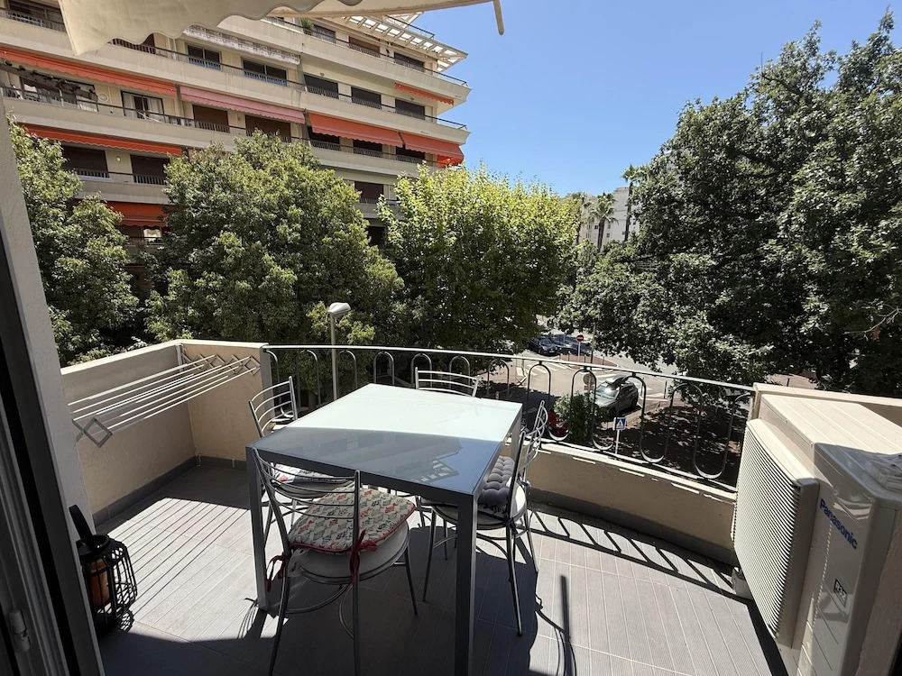 2 BR Apartment in the Center of Cannes - 2305