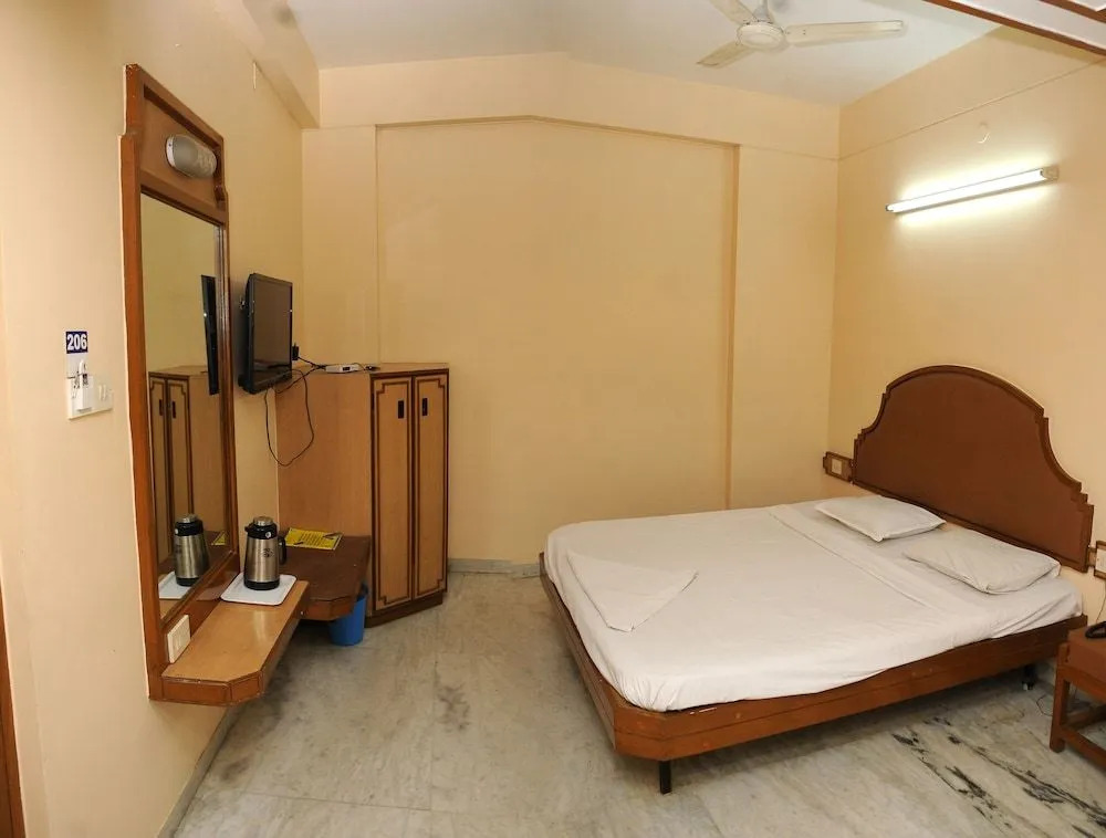 Hotel Valluvar