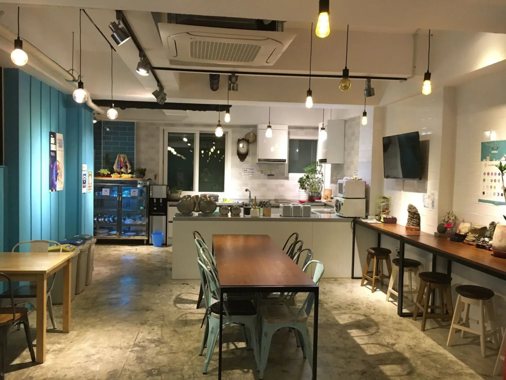 Backpackers In Yeosu