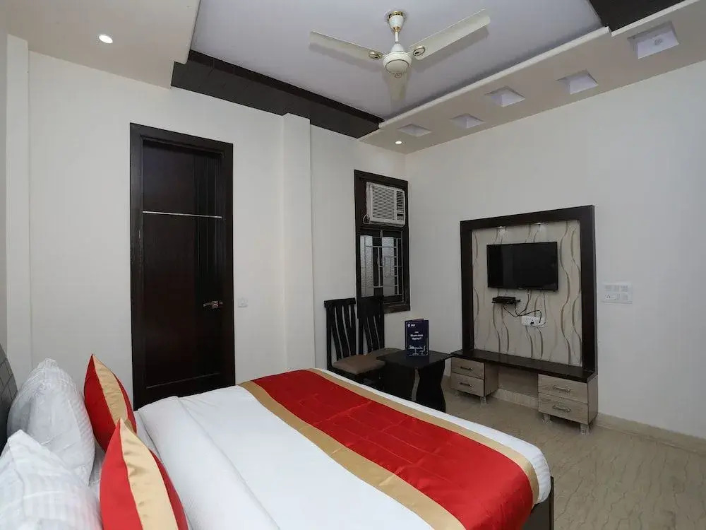 OYO 10960 Hotel Royal India