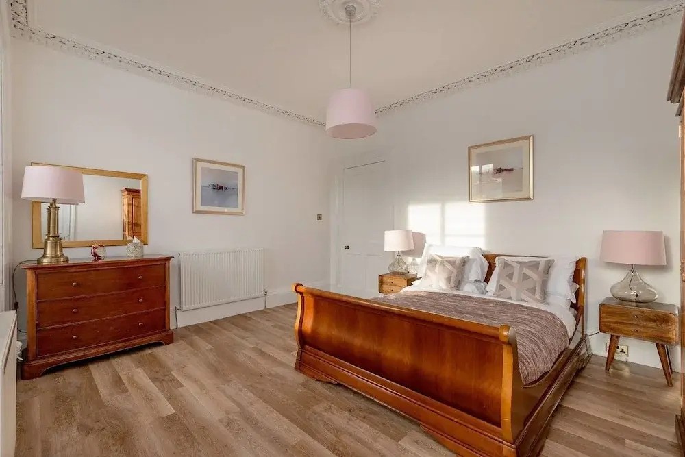 Heart of Edinburgh City Centre 3 Bedroom Georgian Apartment