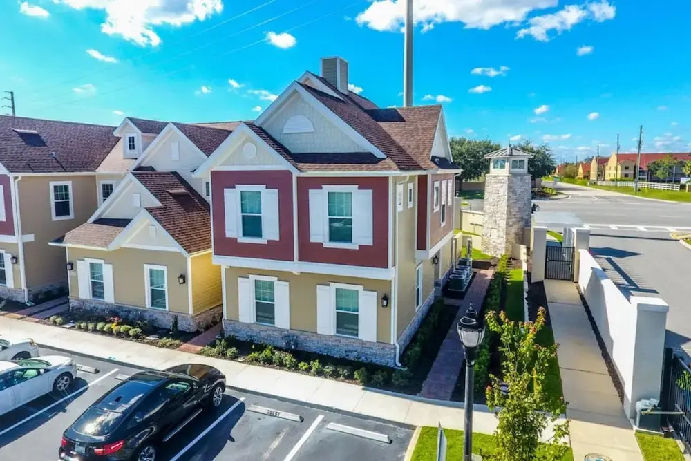 Amazing Townhome with Summer Kitchen SU2668