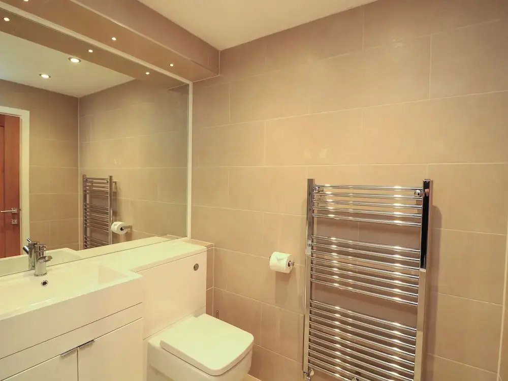 3 Hamstone Court