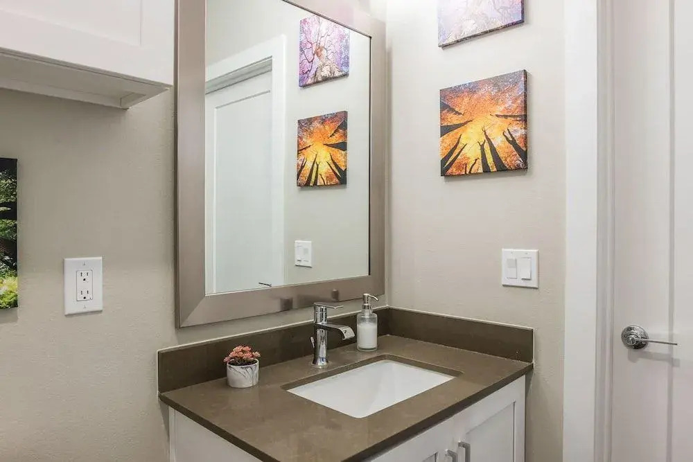 FRONTDESK Old Town Apts Scottsdale