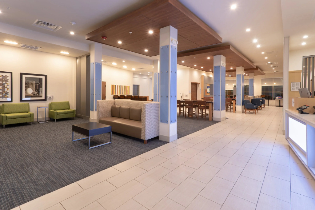Holiday Inn Express & Suites - Firestone - Longmont by IHG
