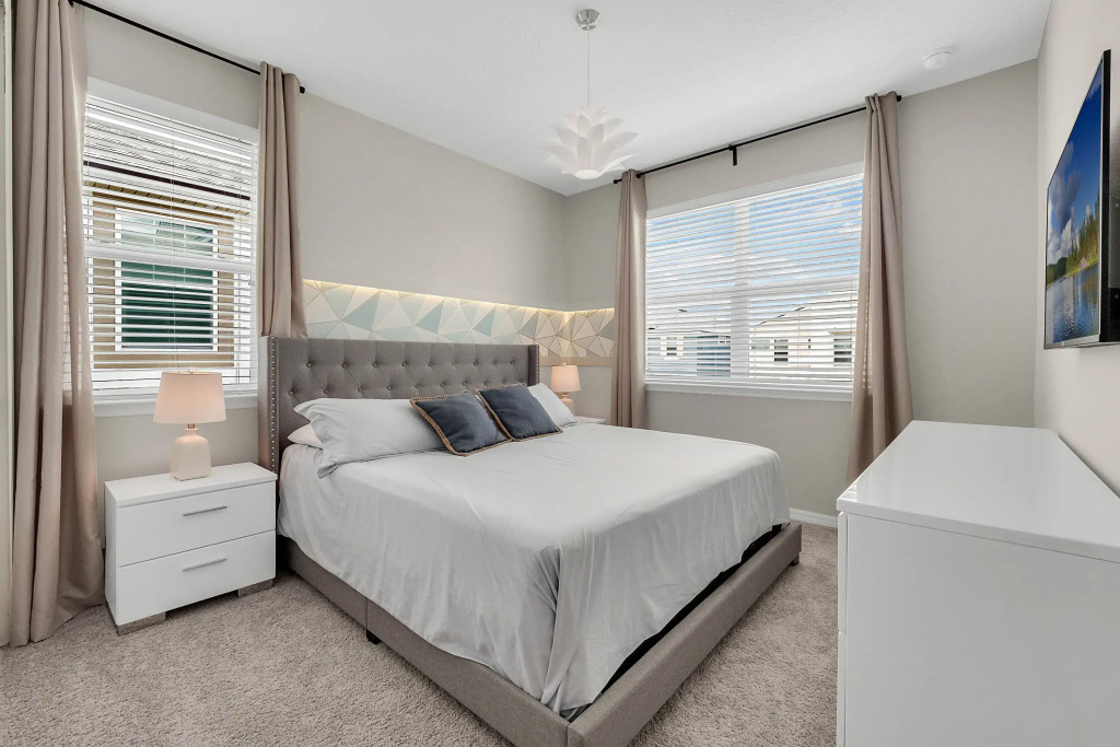 9 Bedrooms 6 Bathrooms Solara 9028 Fk